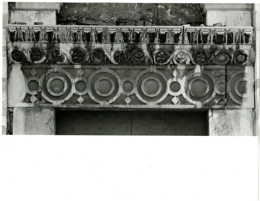 Università di Pisa. Dipartimento di Storia delle Arti , Pisa - San Paolo a Ripa d'Arno - architrave del portale maggiore