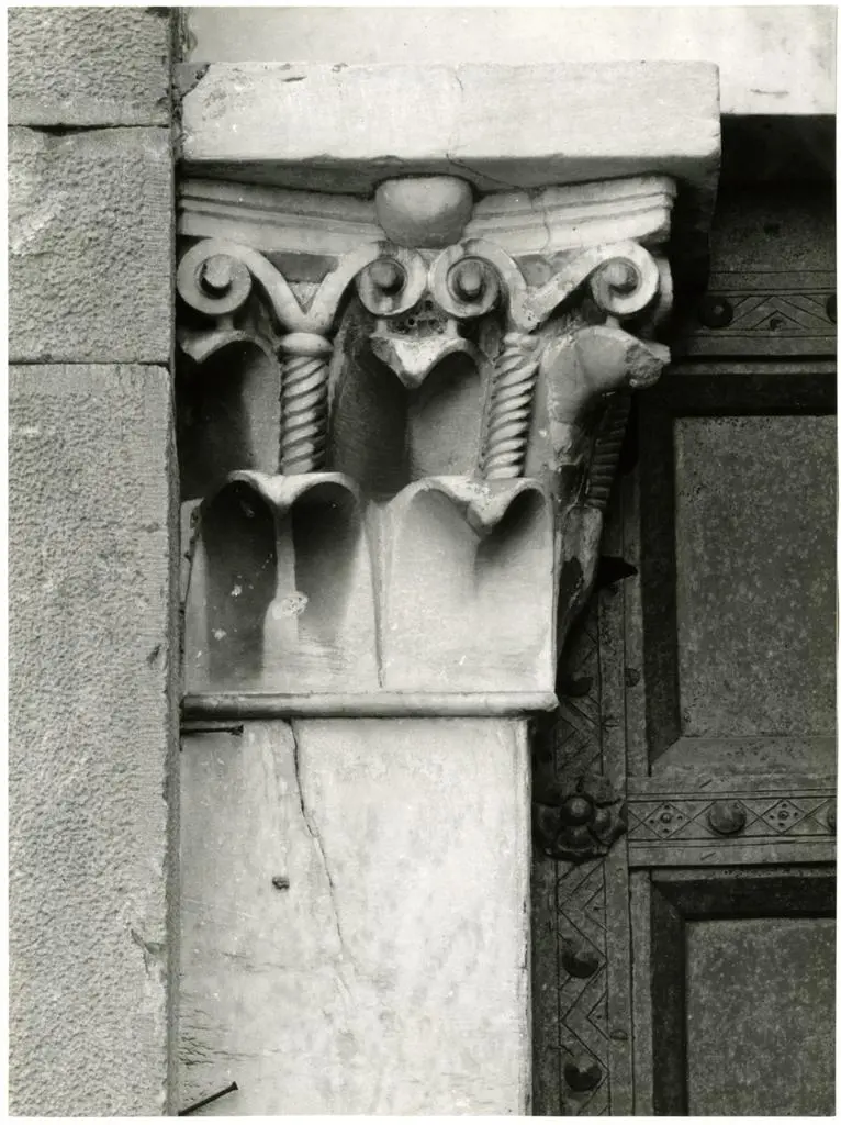 Universit&agrave; di Pisa. Dipartimento di Storia delle Arti , Pisa - San Paolo a Ripa d'Arno - part. portale del transetto