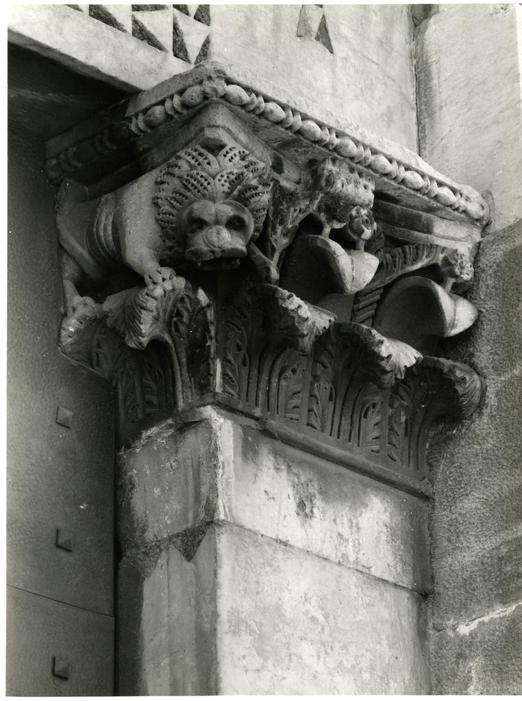 Università di Pisa. Dipartimento di Storia delle Arti , Pisa - San Paolo a Ripa d'Arno - part. portale sinistro