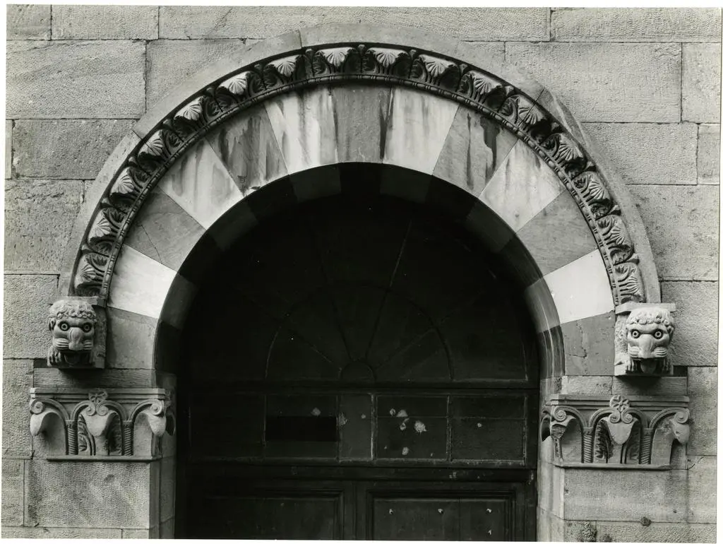 Anonimo sec. XII , Leone, Motivo decorativo fitomorfo con foglie d'acanto