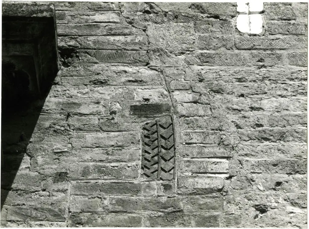 Universit&agrave; di Pisa. Dipartimento di Storia delle Arti , San Miniato - tracce della ghiera della porta sinistra della chiesa di S. Maria