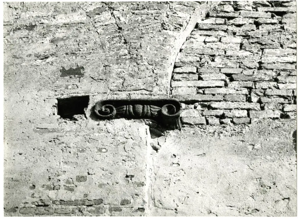 Universit&agrave; di Pisa. Dipartimento di Storia delle Arti , San Miniato - capitello del chiostro del convento della "Nunziatina"