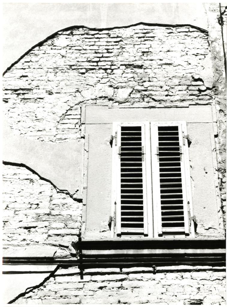 Università di Pisa. Dipartimento di Storia delle Arti , San Miniato - finestra del palazzo attiguo a Palazzo già Salvatori ora Piccolo