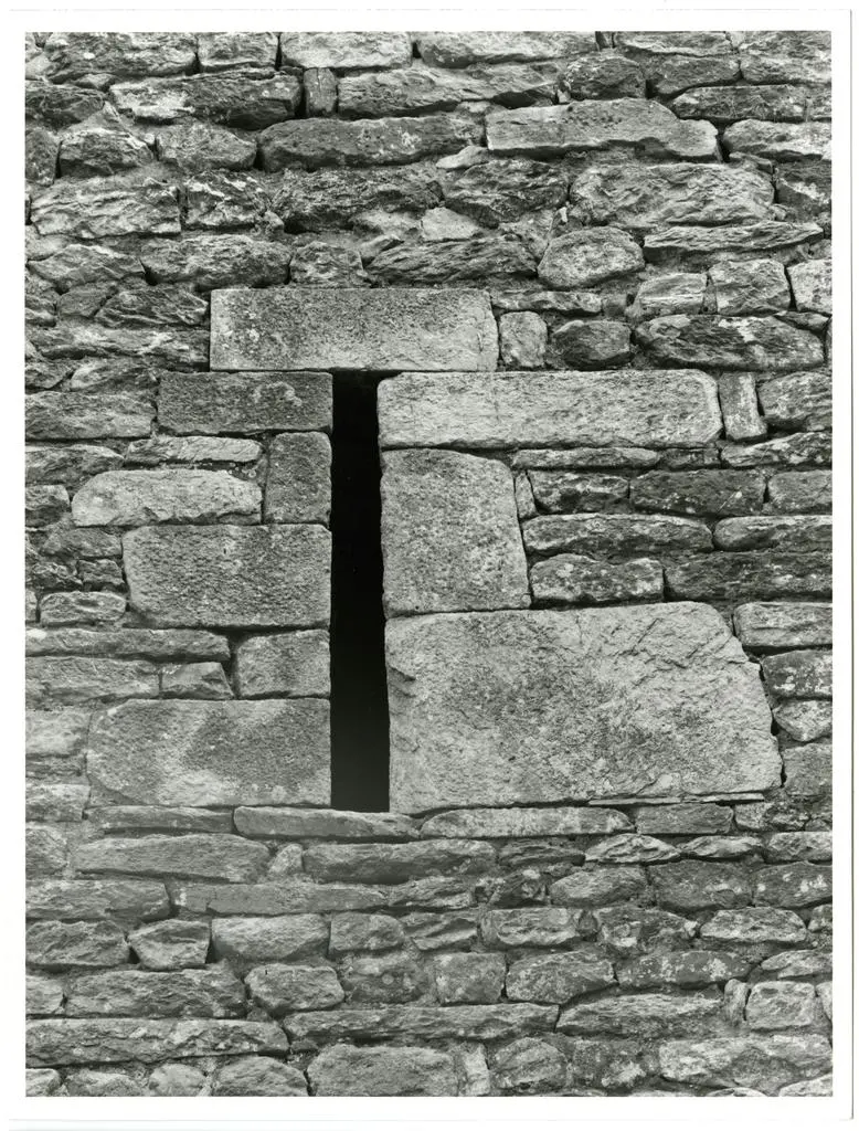 Anonimo , Torre campanaria di S. Mamiliano: Feritoia