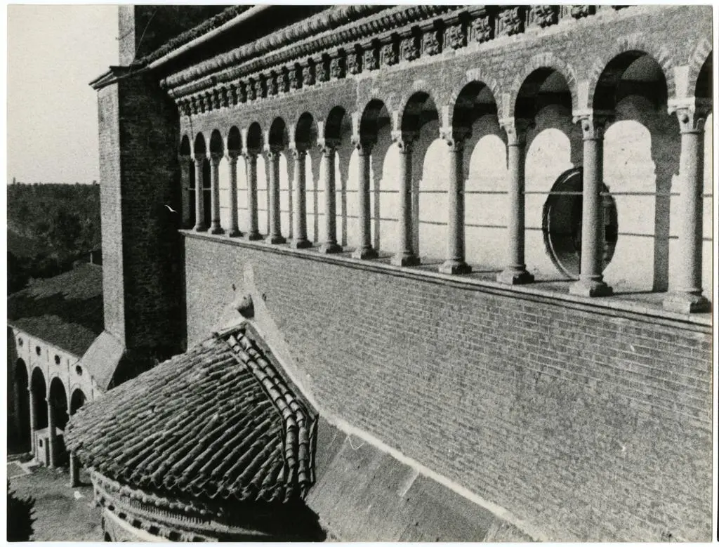 Anonimo , Anonimo - sec. XIV/ XV - Certosa di Pavia, particolare prospetto laterale