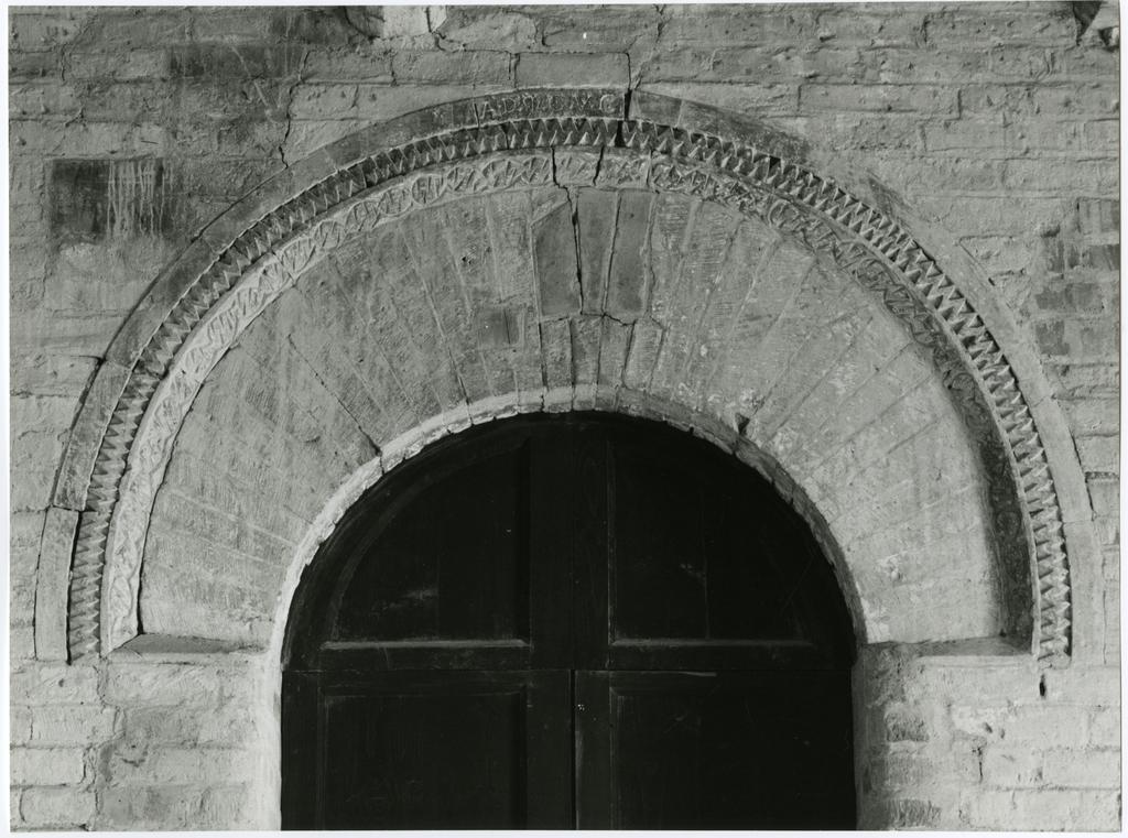 Università di Pisa. Dipartimento di Storia delle Arti , Castelfiorentino - Arco sulla parete destra della pieve di S. Ippolito