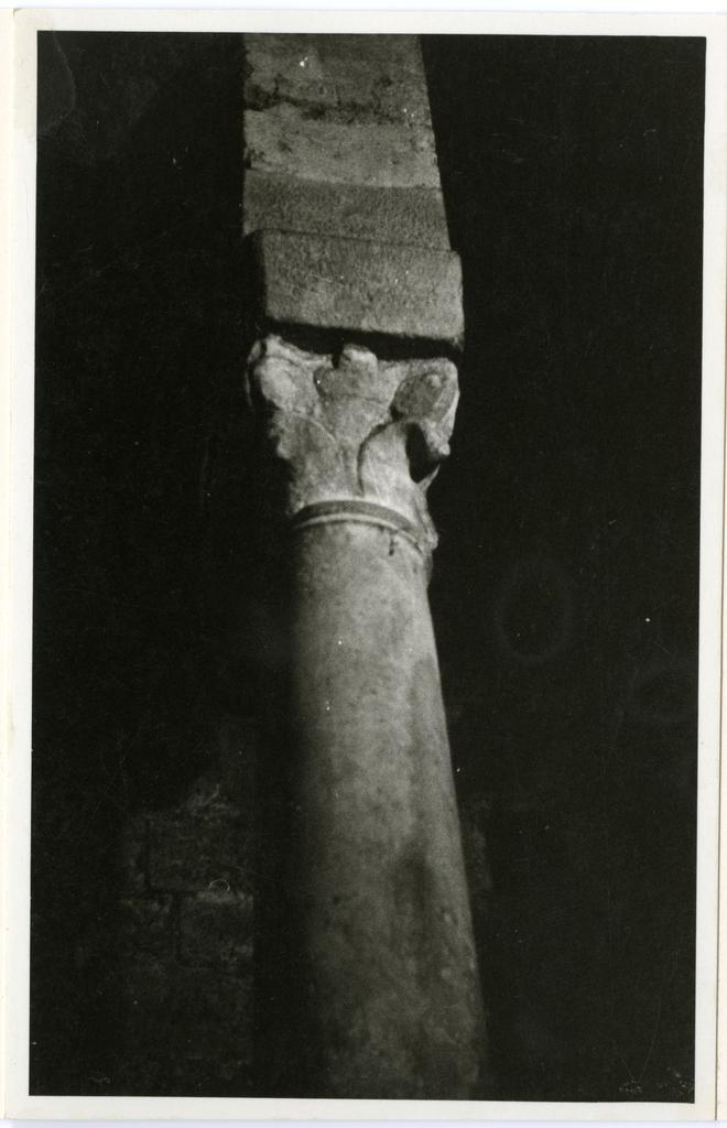 Anonimo , Anonimo - sec. XII/ XIII - capitello di colonna