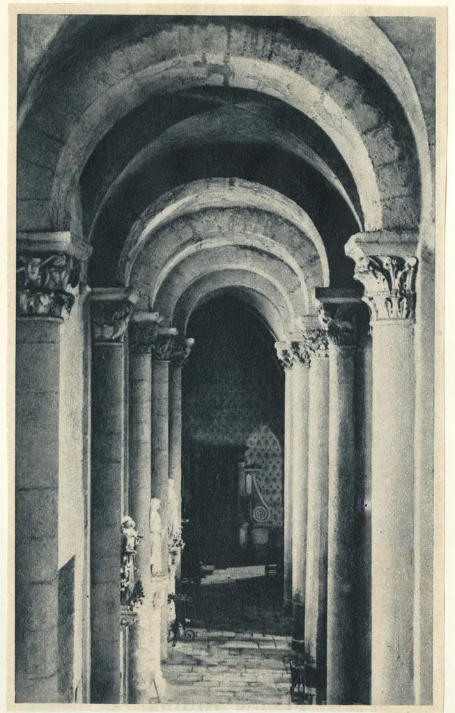 Anonimo sec. XI/ XII , Interno di una chiesa