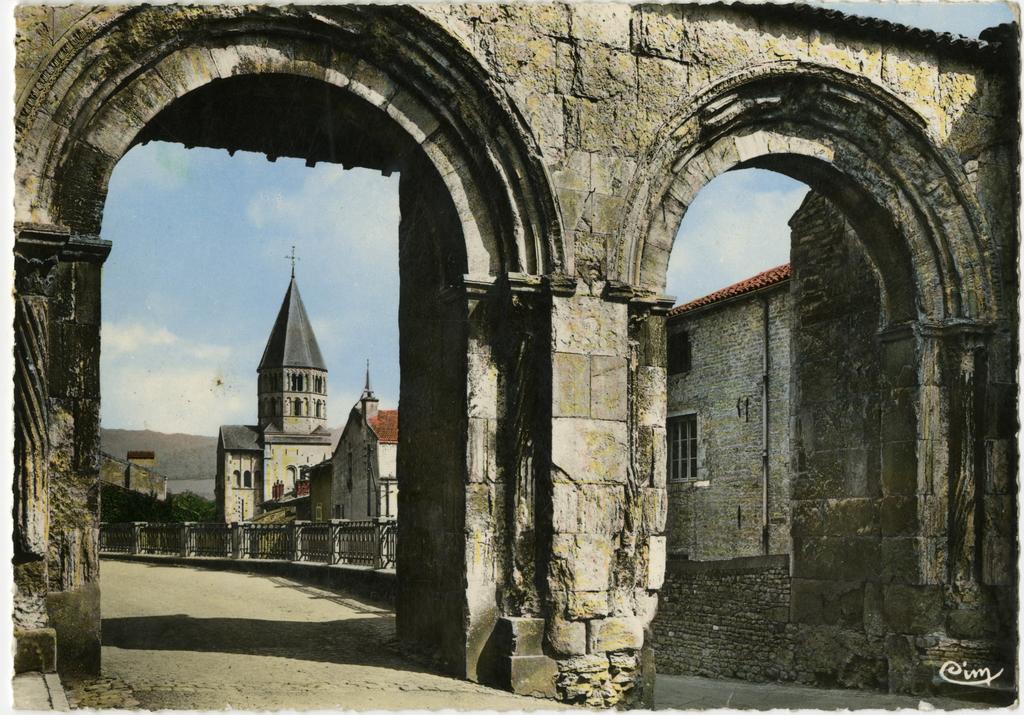 Anonimo , Cluny (S.-et-L.) - CV 301 - Portes Abbatiales et Transept Sud de l'Abbaye (XIe, XIIe s.)