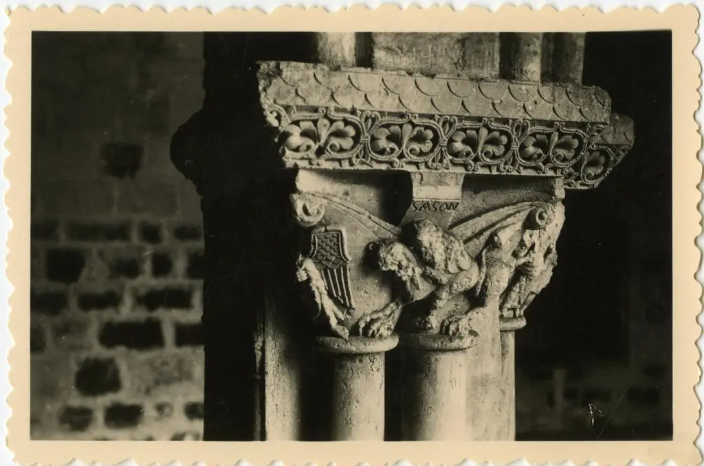 Anonimo francese , Motivi decorativi a girali vegetali, Sansone uccide il leone