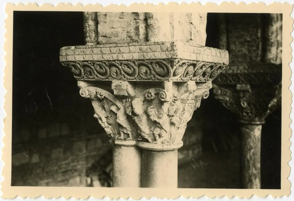 Anonimo , Anonimo francese - sec. XI - Motivi decorativi a girali vegetali; Corteo dei Re Magi