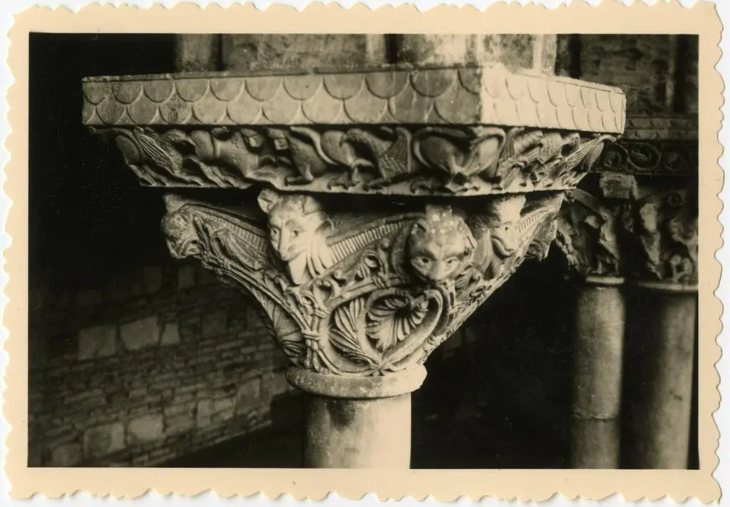 Anonimo , Anonimo francese - sec. XI - Motivi decorativi vegetali e animali