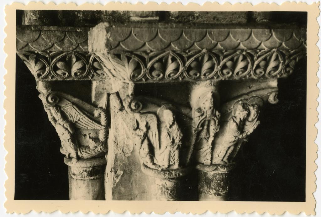 Anonimo , Anonimo francese - sec. XI - Motivi decorativi a girali vegetali; Annunciazione; Visitazione