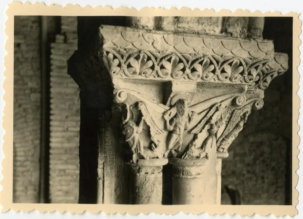 Anonimo francese , Motivi decorativi a girali vegetali, Angeli, Santo