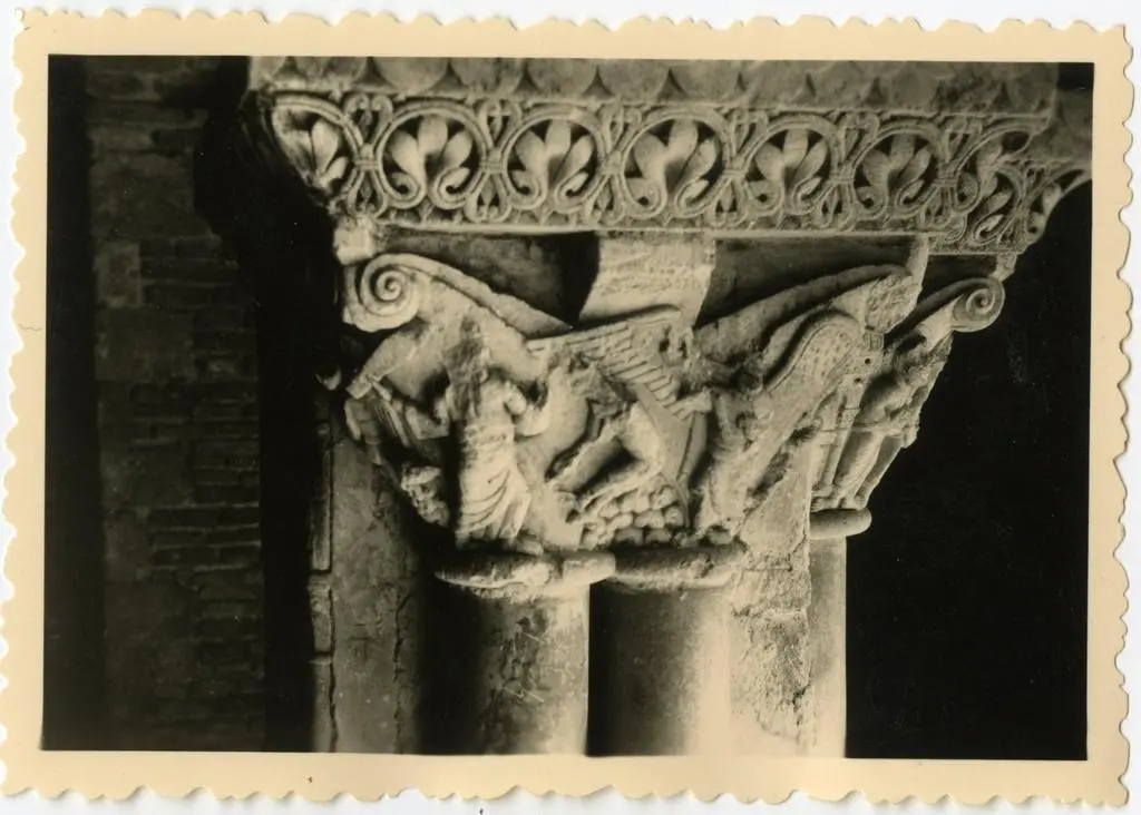 Anonimo , Anonimo francese - sec. XI - Angelo annunciante; Episodio del Nuovo Testamento; Motivi decorativi a girali vegetali