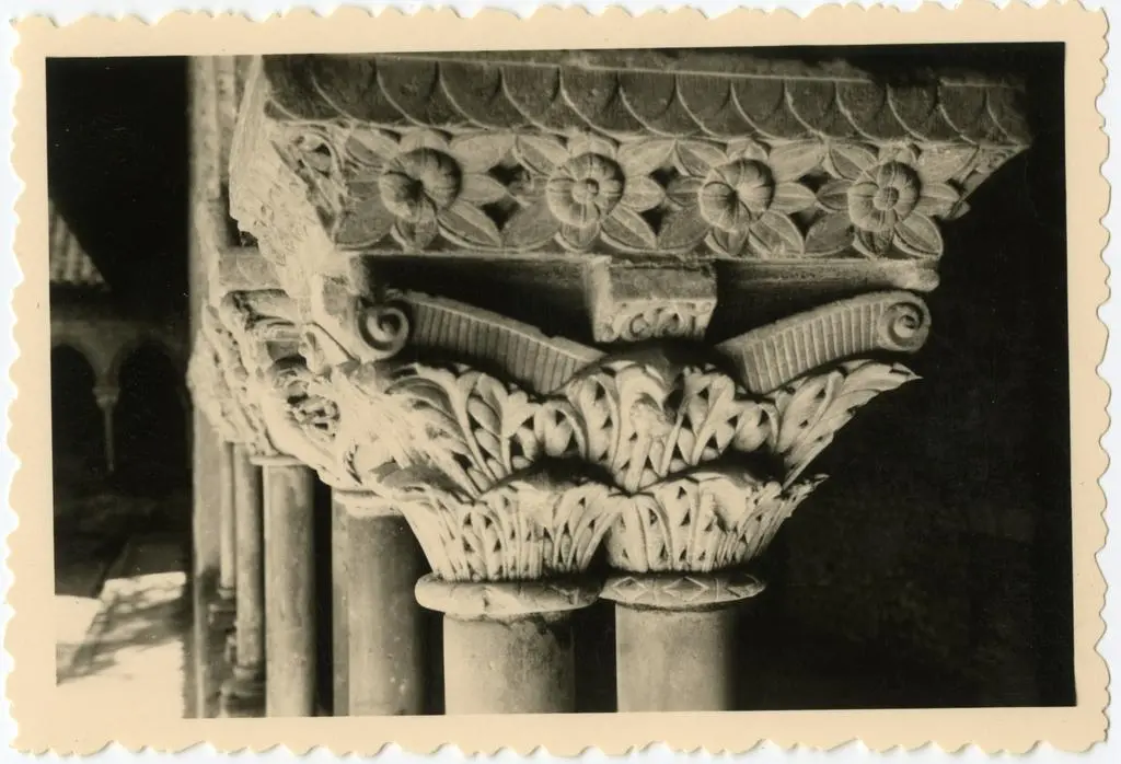 Anonimo , Anonimo francese - sec. XI - Motivo decorativo fitomorfo con foglie d'acanto