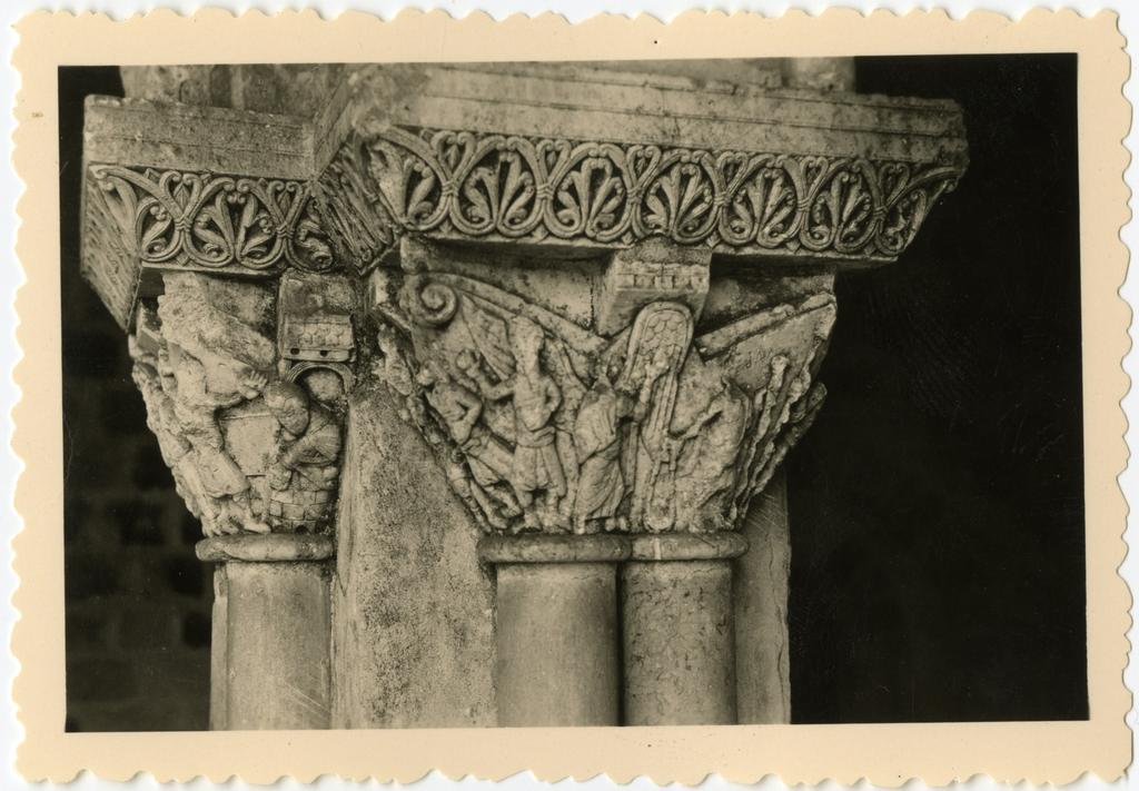 Anonimo , Anonimo francese - sec. XI - Motivi decorativi a girali vegetali; Episodio del Vecchio Testamento