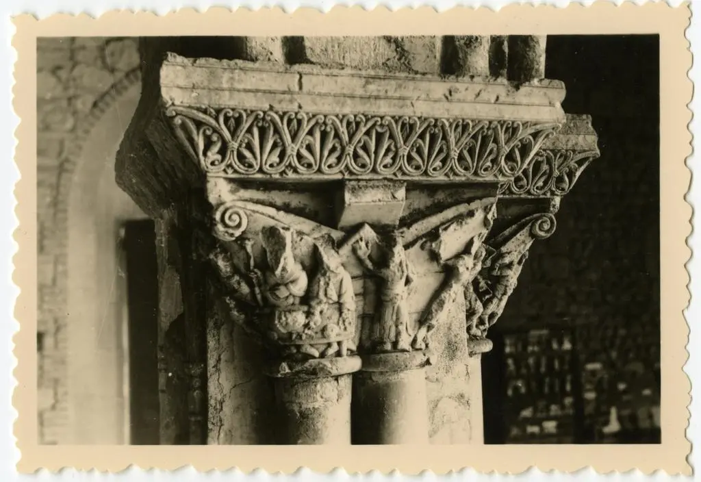 Anonimo , Anonimo francese - sec. XI - Motivi decorativi a girali vegetali; Episodi del Nuovo Testamento