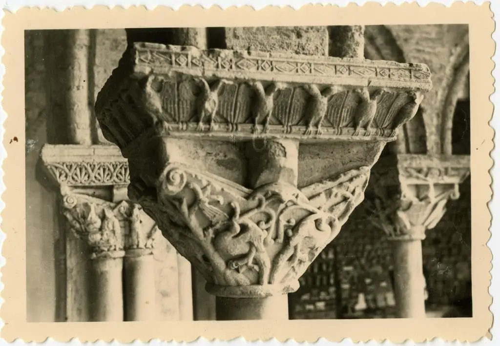 Anonimo , Anonimo francese - sec. XI - Motivi decorativi con uccelli