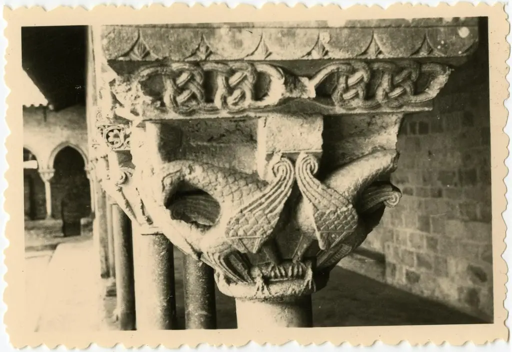 Anonimo , Anonimo francese - sec. XI - Motivo decorativo con animali fantastici