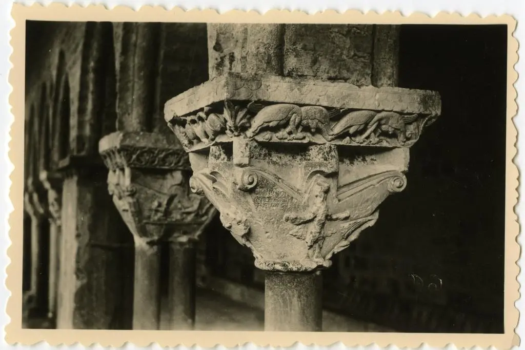 Anonimo francese , Motivi decorativi con animali, Capitello figurato