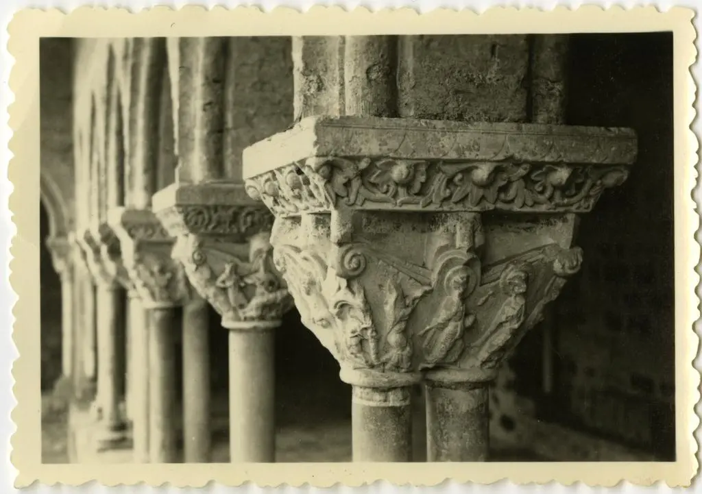 Anonimo , Anonimo francese - sec. XI - Motivi decorativi fitomorfi; Santi