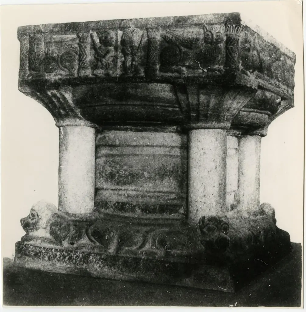 Anonimo sec. XI , Grifi e leoni