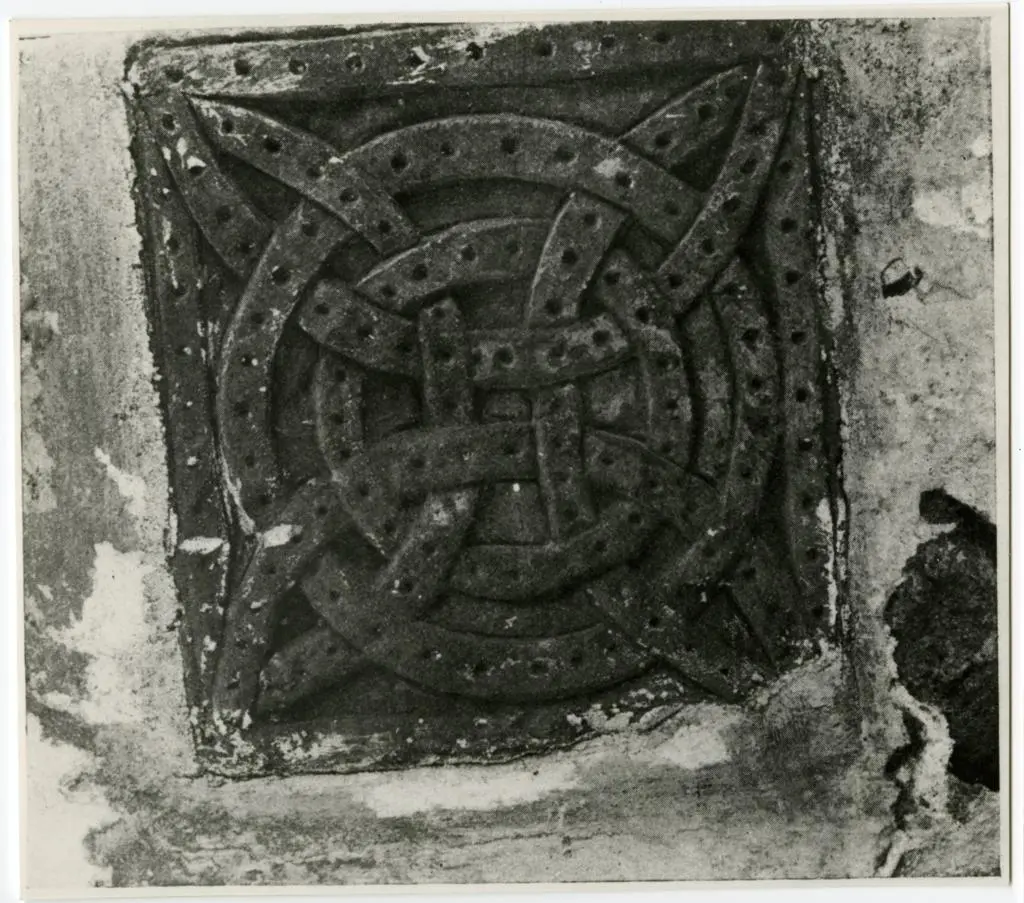 Anonimo , Francia - Cl. L. Br&eacute;hier - Ornement sculpt&eacute; - Fiquefleur - &eacute;p. carolingienne - L'Amour de l'Art n 9, 1924, pag. 279