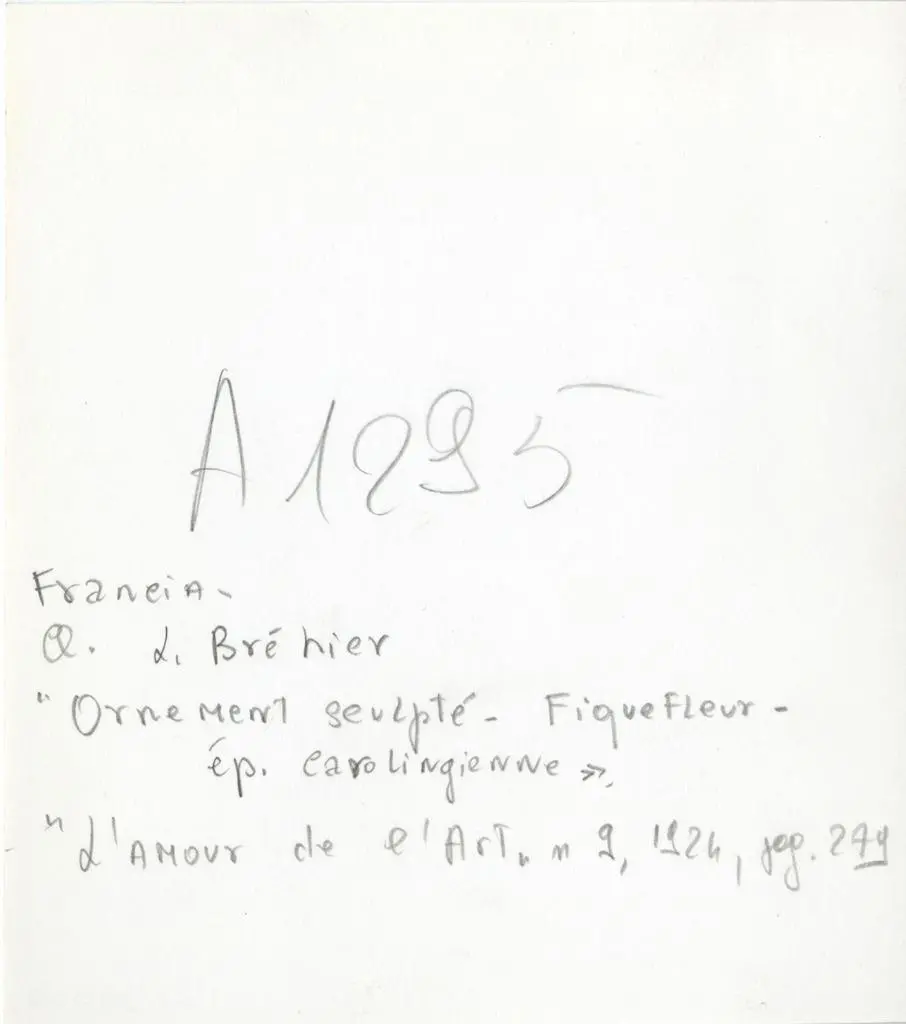 Anonimo , Francia - Cl. L. Br&eacute;hier - Ornement sculpt&eacute; - Fiquefleur - &eacute;p. carolingienne - L'Amour de l'Art n 9, 1924, pag. 279