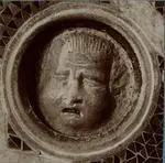 Arnolfo di Cambio ; Cosmati , Testa che piange