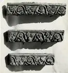 Anonimo toscano sec. XII , Motivi decorativi fitomorfi con foglie d'acanto e girali di tralci con grappoli d&rsquo;uva e foglie di vite