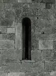 Universit&agrave; di Pisa. Dipartimento di Storia delle Arti , Lucca (dintorni) - Chiesa di S. Stefano di Verciano: monofora fianco sinistro