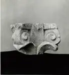 Universit&agrave; di Pisa. Dipartimento di Storia delle Arti , Badia di Cantignano: capitellino conservato nella canonica