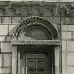 Anonimo , Parte superiore della porta di S. Giovanni del Duomo di Carrara