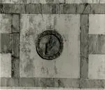 Colombo C. ; Gasperini M. , Formella con mano benedicente della facciata del Duomo di Carrara