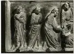 Bozano, Giacomo , Scultore pisano francisante c. 1336-43: Particolari del rilievo con gli Apostoli che riconoscono Cristo risorto, nella Tomba di Luca Fieschi.