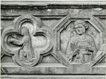 Università di Pisa. Dipartimento di Storia delle Arti , Decorazione architrave del portale