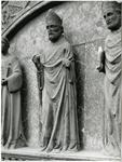 Università di Pisa. Dipartimento di Storia delle Arti , Un santo nella lunetta del portale