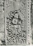 Anonimo sec. XIV , Motivi decorativi fitomorfi, Figura seduta