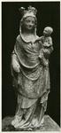 Anonimo , Burgundisch, 14. Jahrh. Muttergottes mit Kind. Stein, polychromiert. Hohe 120 cm. Aus der Ausstellung altfranzösischer Plastik in der Galerie Demotte, New York