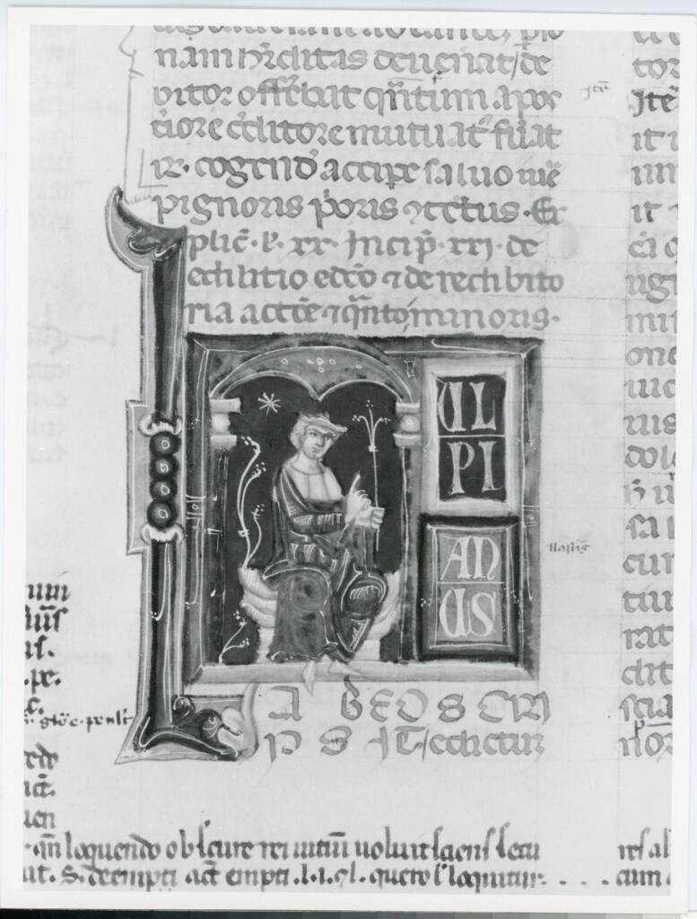Anonimo italiano sec. XIV , Iniziale L, Iniziale decorata, Motivi decorativi fitomorfi, Miniatura tabellare, Ulpiano, Figura maschile seduta