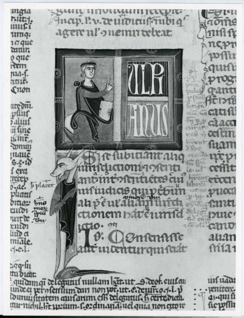 Anonimo italiano sec. XIV , Motivo decorativo con animali fantastici, Miniatura tabellare, Ulpiano, Figura maschile con libro, Figura maschile seduta