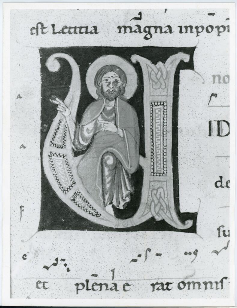 Anonimo italiano sec. XII , Iniziale V, Iniziale abitata, Cristo Pantocratore, Motivi decorativi geometrici