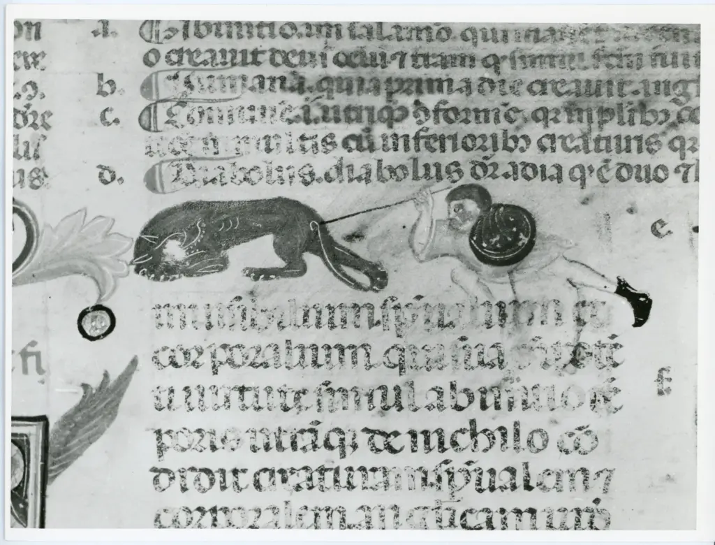 Anonimo italiano sec. XIV , Pagina miniata, Simboli dei quattro evangelisti, Trinit&agrave;, Crocifissione di Cristo, Iniziale F, Iniziale decorata, Motivi decorativi vegetali e zoomorfi, Figure maschili, Telamone