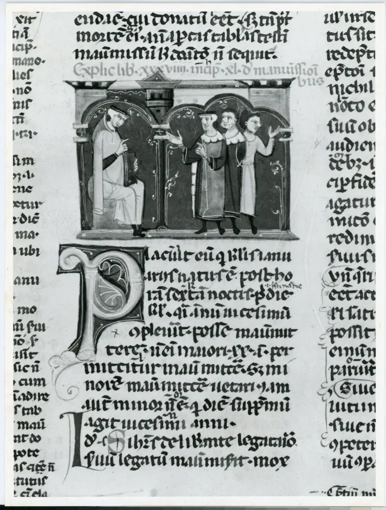 Anonimo italiano sec. XIII/XIV , Scena, Finte architetture, Figura maschile con libro, Figure maschili, Iniziale P, Iniziale decorata, Motivi decorativi fitomorfi