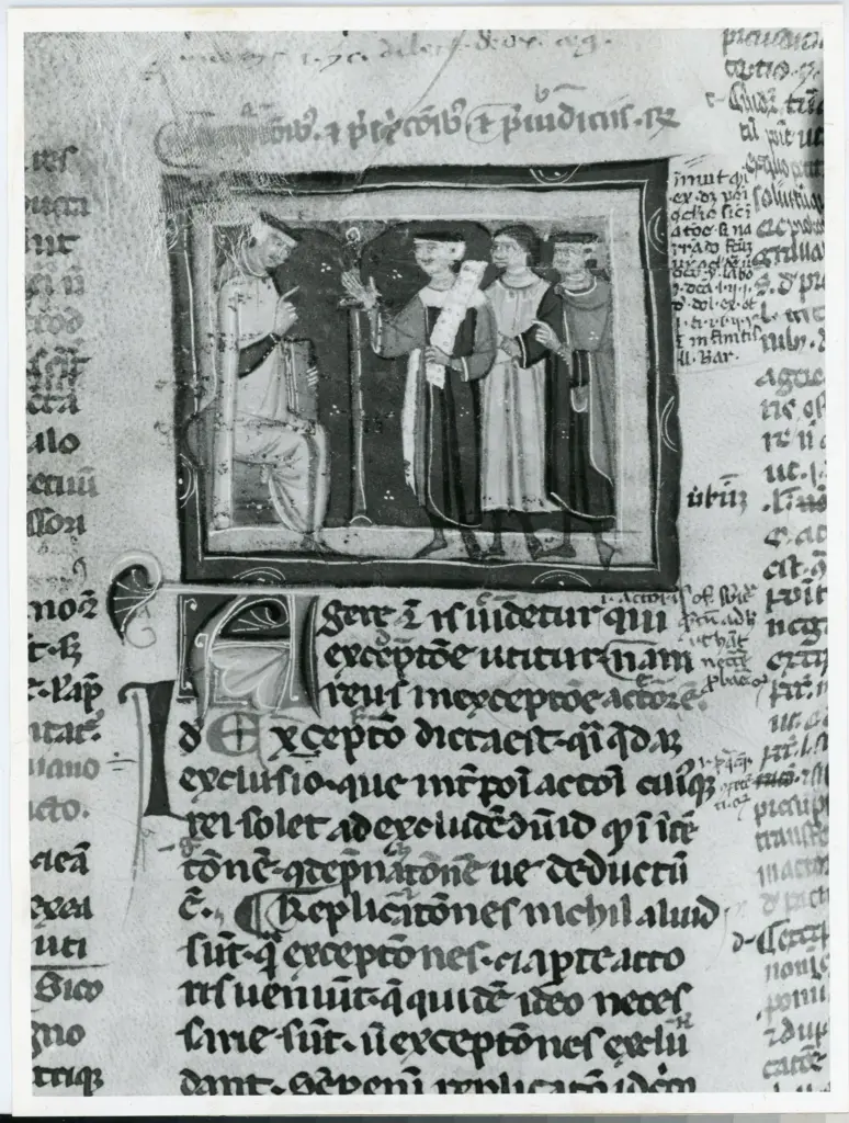 Anonimo italiano sec. XIII/XIV , Scena, Finte architetture, Figura maschile con libro, Figura maschile con cartiglio, Figure maschili, Iniziale A, Iniziale decorata, Motivi decorativi fitomorfi