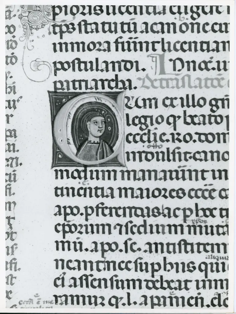 Anonimo italiano sec. XIII/XIV , Iniziale C, Iniziale abitata, Ritratto di uomo a mezzo busto