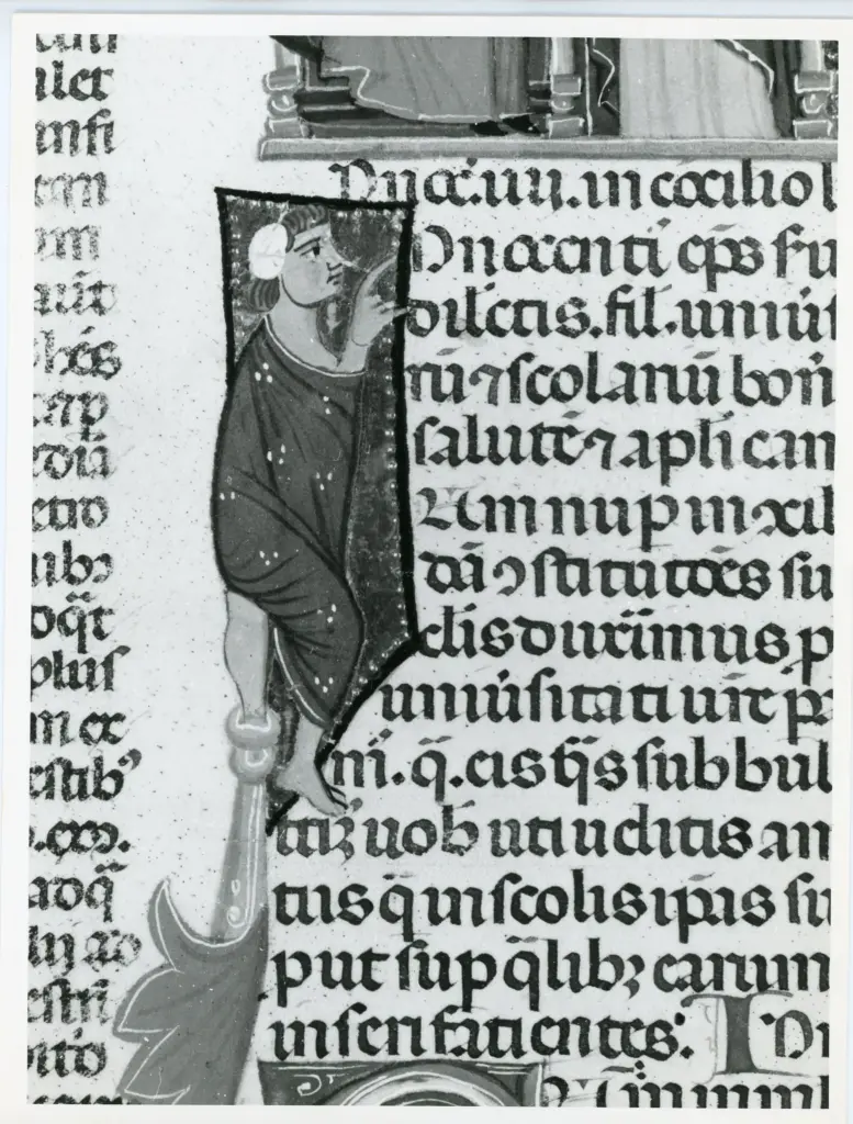 Anonimo italiano sec. XIII/XIV , Scena, Finte architetture, Papa Innocenzo IV, Vescovo, Monaci, Iniziale I, Iniziale figurata, Figura maschile di profilo, Motivi decorativi fitomorfi