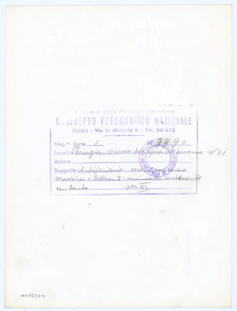 Istituto Centrale per il Catalogo e la Documentazione: Fototeca Nazionale , Perugia - Museo dell'opera del Duomo N 31 - Antifonario - membranaceo - Musica e lettera I - miniata contenente un santo - sec XI , retro