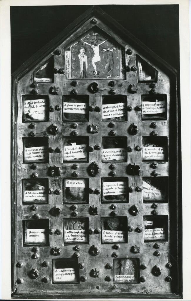 Gabinetto Fotografico della Soprintendenza Speciale per il Patrimonio Storico, Artistico ed Etnoantropologico e per il Polo Museale della città di Firenze , Castiglion Fiorentino. Museo - sec. XIII , fronte